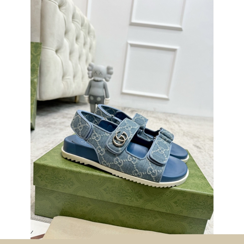 G*u*i sandals